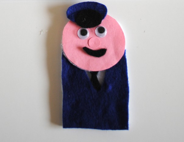 Thomas & Friends Felt Finger Puppet Tutorial @ Crayon Box Chronicles 
