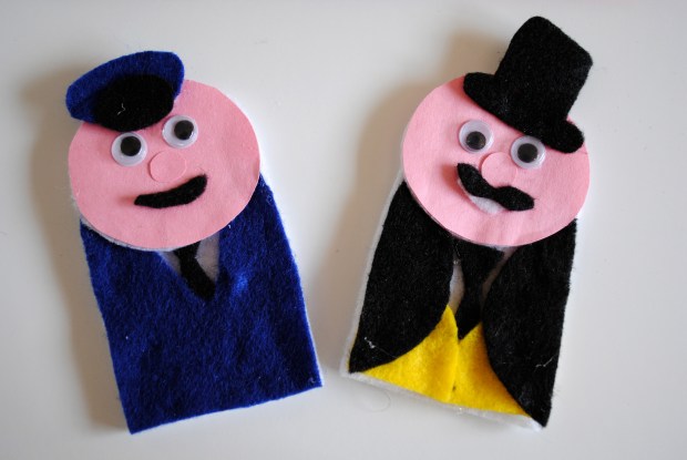 Thomas & Friends Felt Finger Puppet Tutorial @ Crayon Box Chronicles 