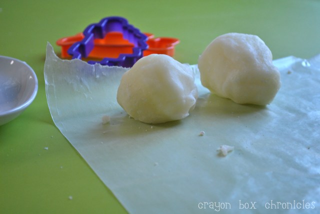 Dinosaur Play Clay @ Crayon Box Chronicles