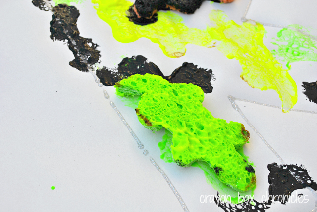 Reptile Sponge Stamping by Crayon Box Chronicles