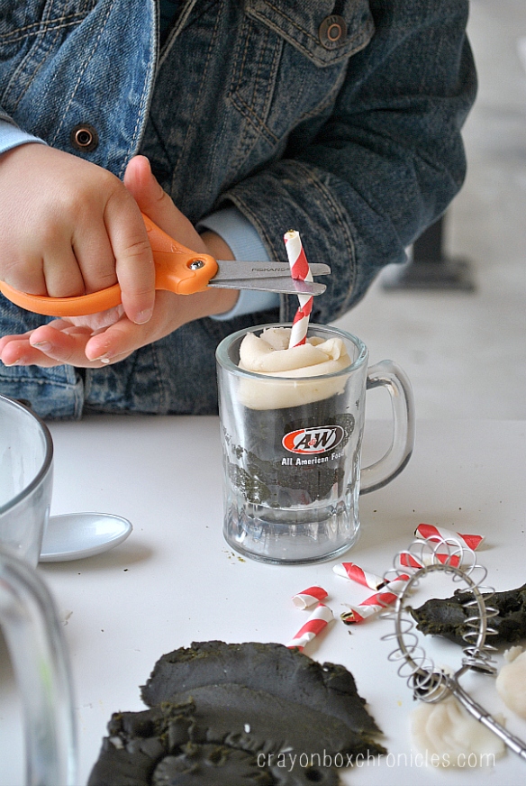 cutting root beer float drink straws