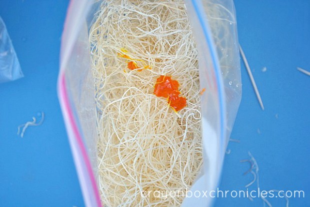 how to color natural wood excelsior for sensory play