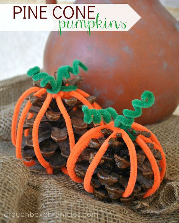 Easy Pine Cone Pumpkin Craft for Kids #Halloween #Fall #pinecones